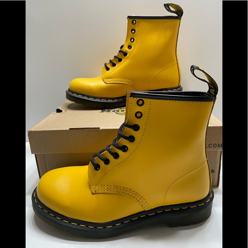 NEW Dr. Martens 1460 8Eye  Smooth Leather Boots - Picture 4 of 11
